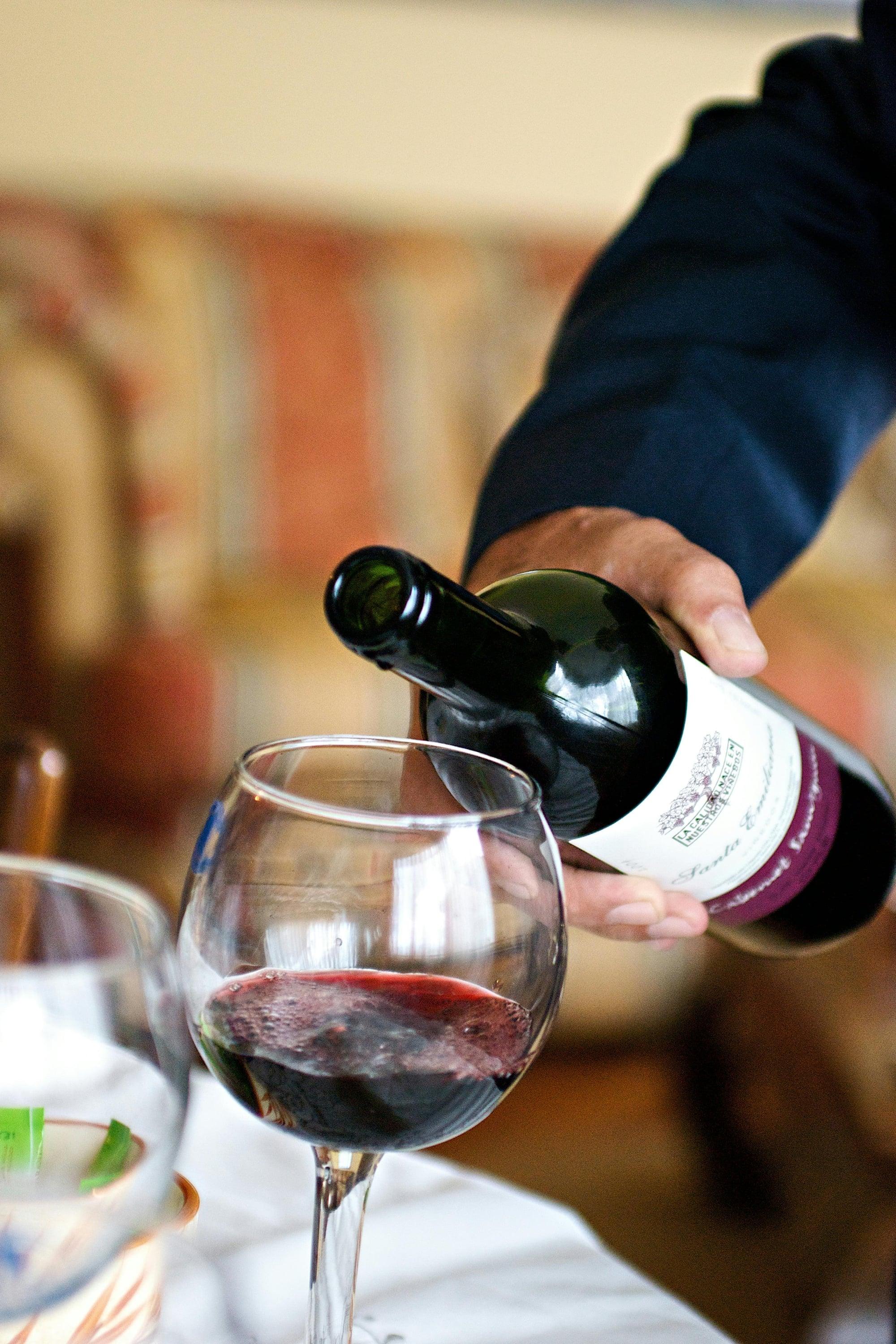 Rotwein servieren